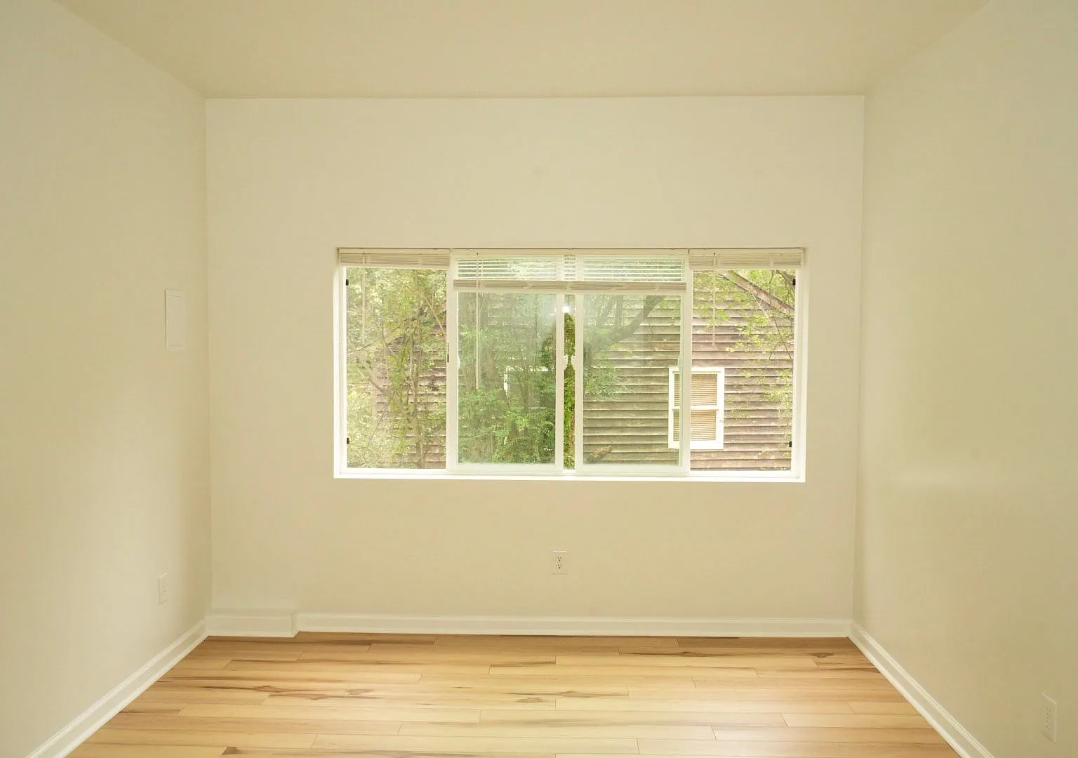 4 Rockbrook Dr — Photo 3