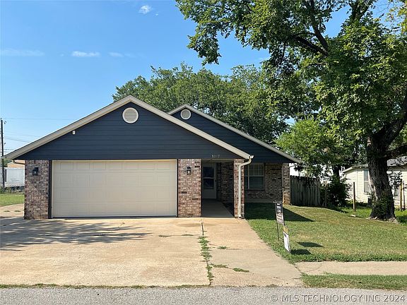 2nd image of 1017 E Pfendler Ave