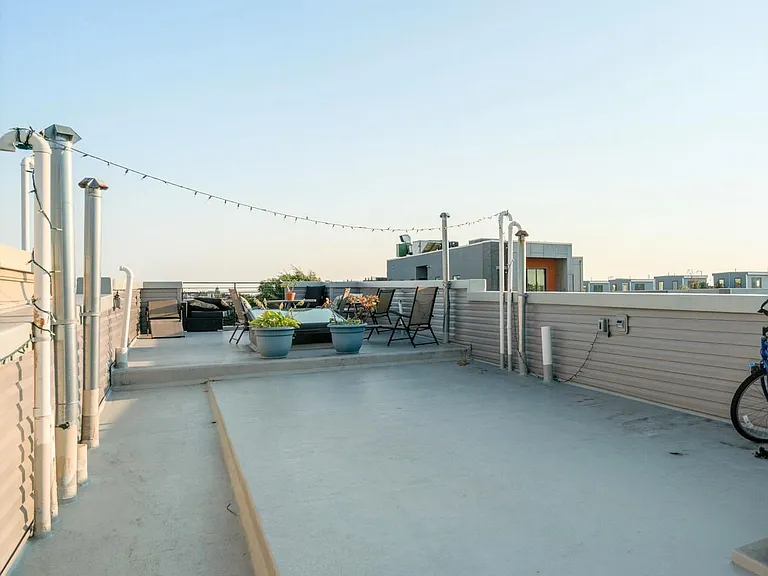 1637 Carpenter St #2 — Photo 20