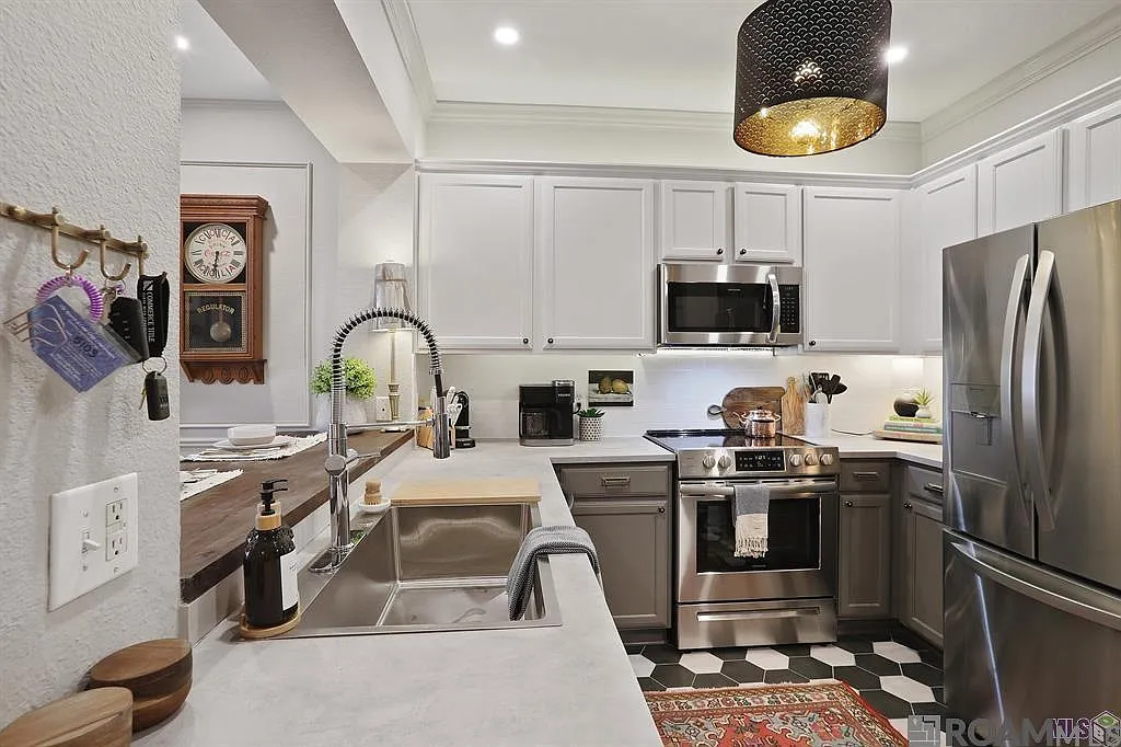 1 bed, 700 sqft, $2,100 — Photo 4