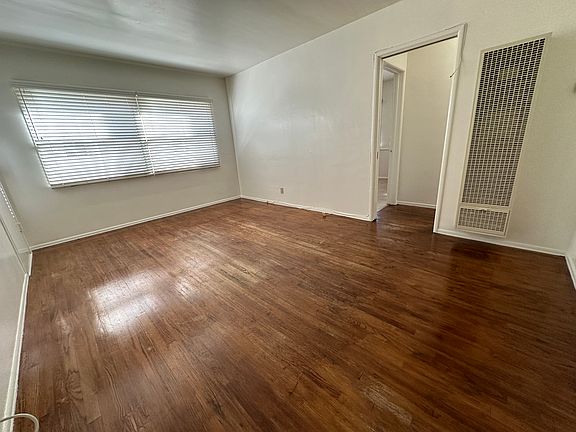 3rd image of 1017 Melrose Ave APT 4