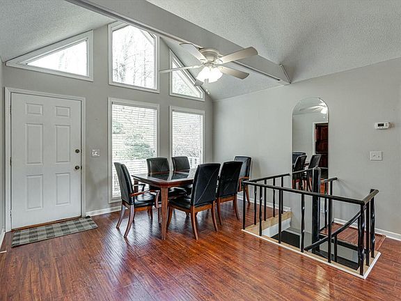 5th image of 2502 Hunt Heights Dr
