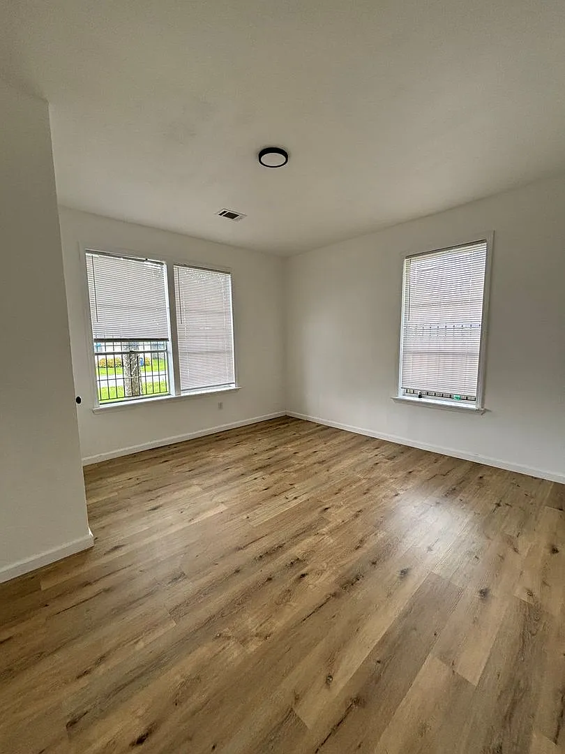 This beautifully maintained 3bedroom, 1bath house in NLR, available soon, $1,050/month. — Photo 4