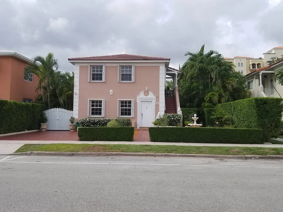 2 bed, 800 sqft, $2,600 — Photo 1