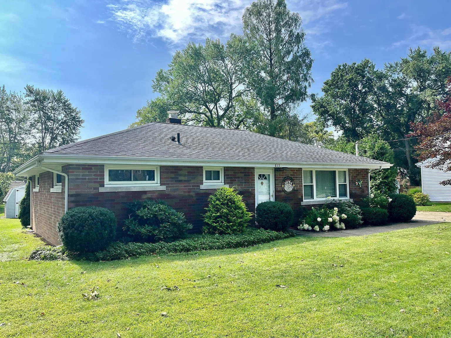 2 bed, 1.0 bath, 1092 sqft, $1,800 — Photo 2