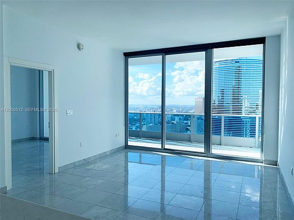 2nd image of 200 Biscayne Boulevard Way