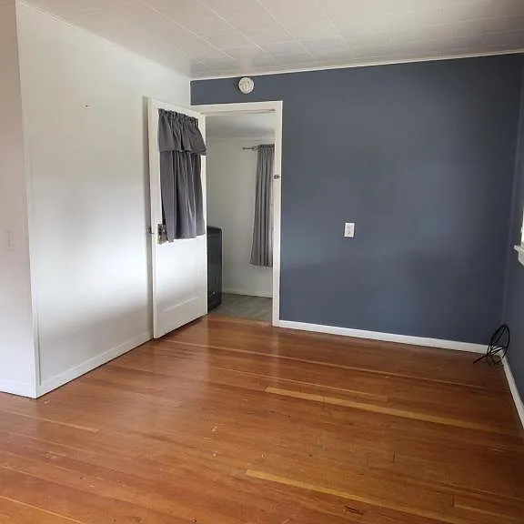 229 SW J St — Photo 11