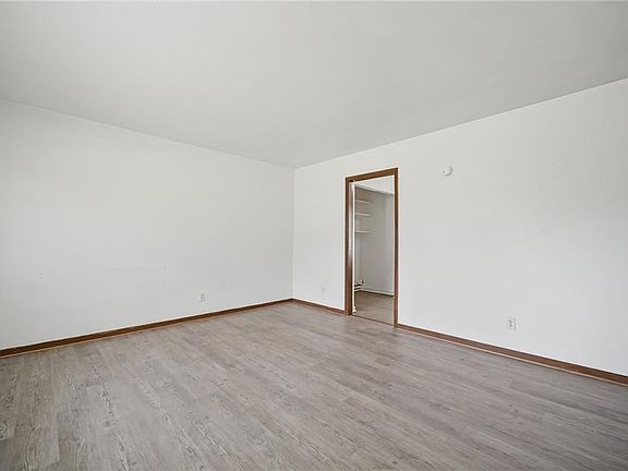 5th image of 3228 Bangor Dr