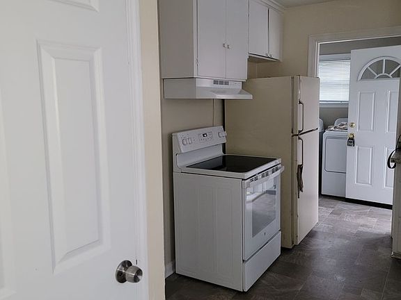 3rd image of 10310 Short Ln SW