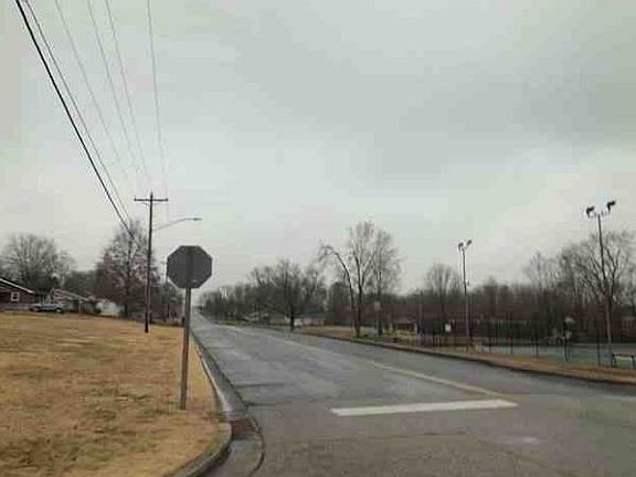 Exterior Neighborhood (street photo)