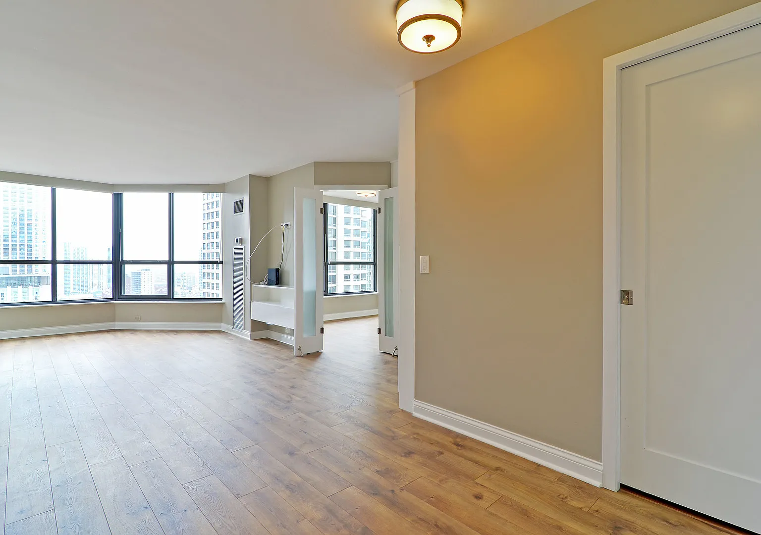 1 bed, 545 sqft, $2,350 — Photo 3