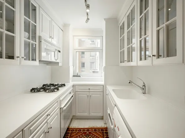 880 5th Avenue image 4 of 12