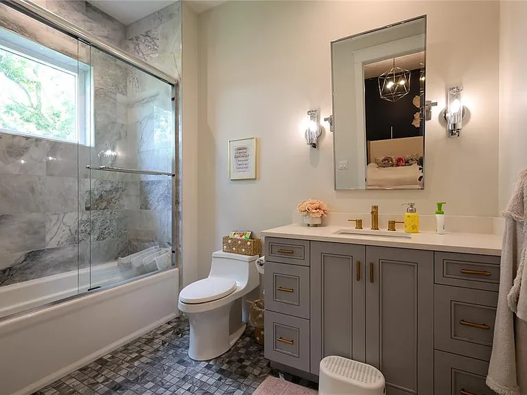 2402 W Parkland Blvd — Photo 33