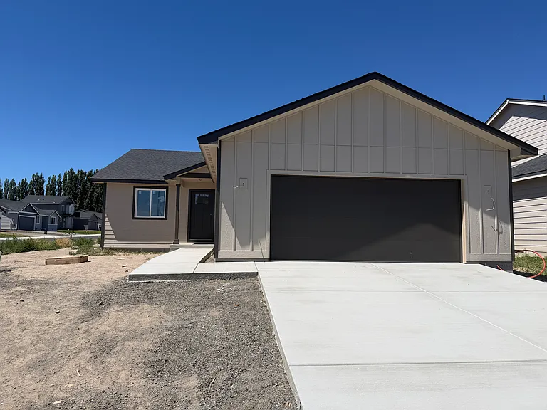 201 N Birch St — Photo 1