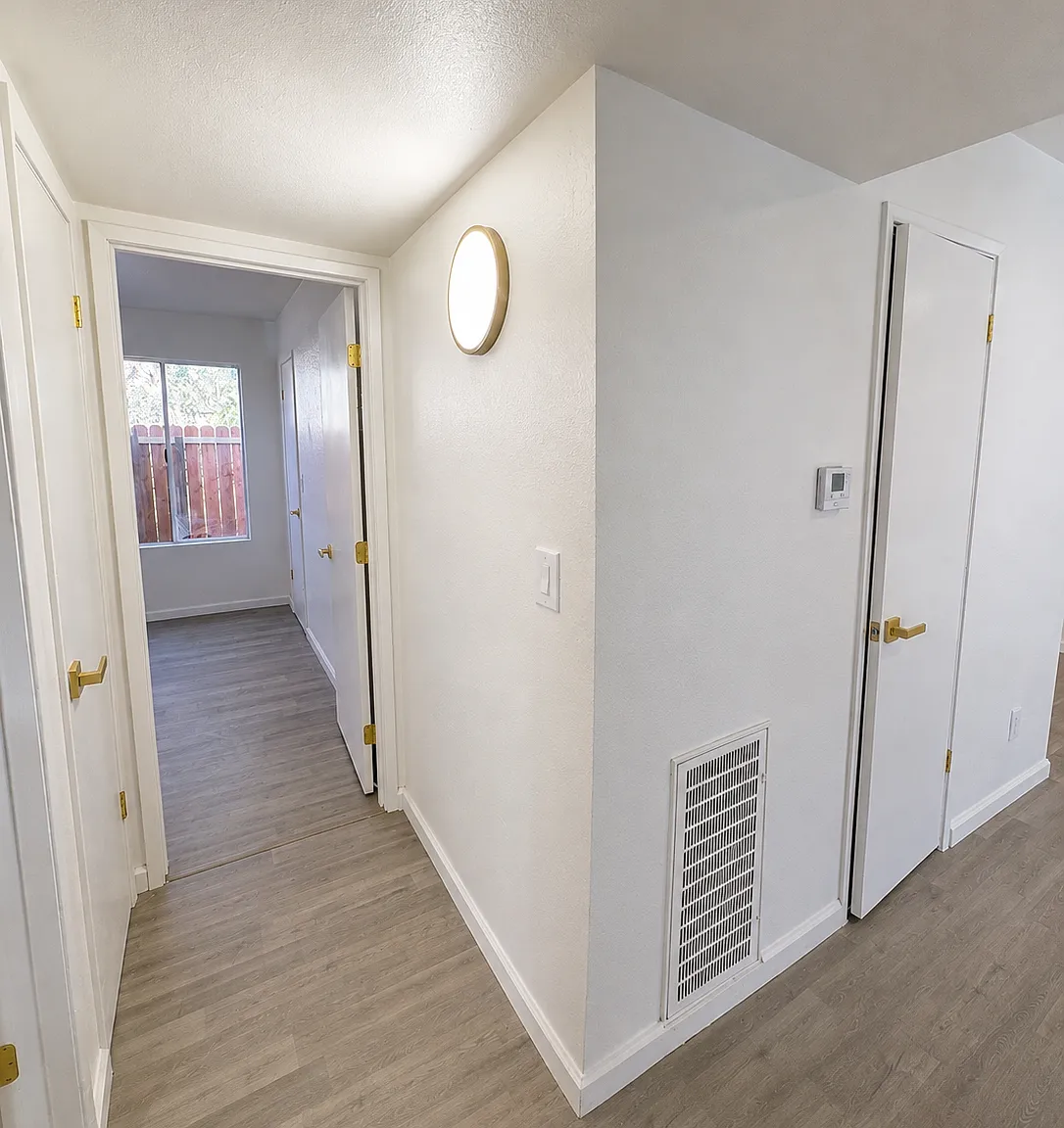 2 bed, 900 sqft, $1,600 — Photo 3