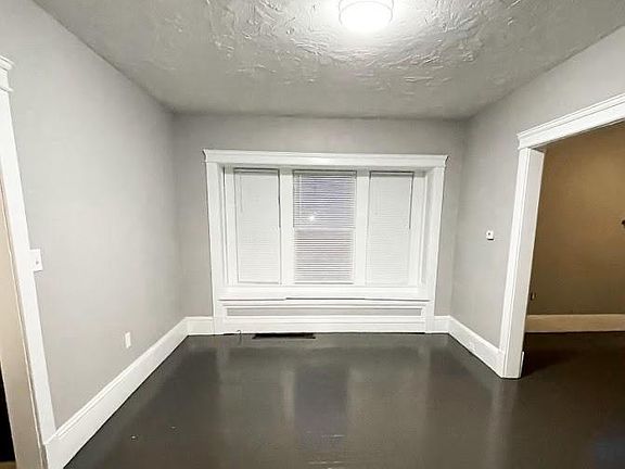 4th image of 1371 Beach Ave #1