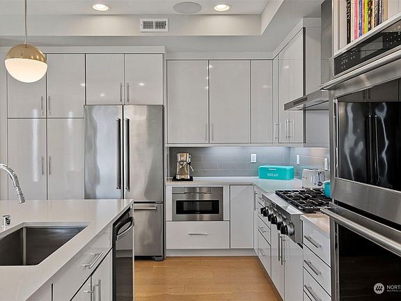 3rd image of 8706 112th Avenue NE