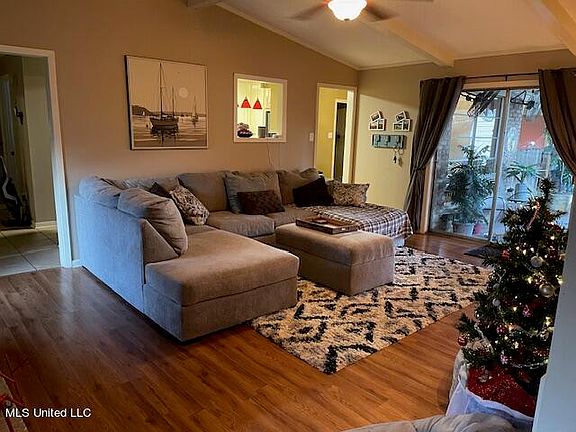 3rd image of 605 Black Oak Cir