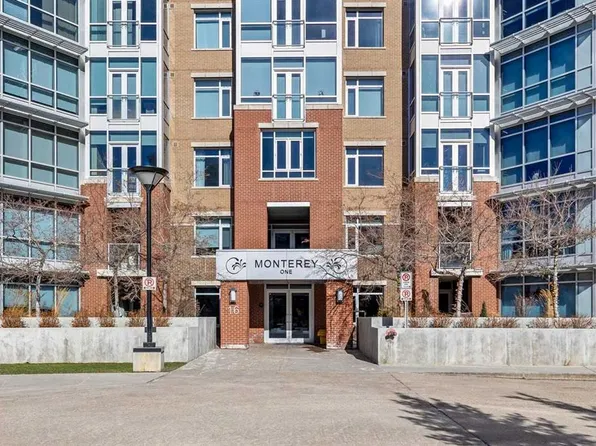 16 SE Varsity Estates Cir NW #310, Calgary, AB T3A 2C5