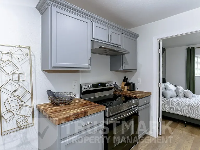 614 Adams Ave #4 — Photo 6