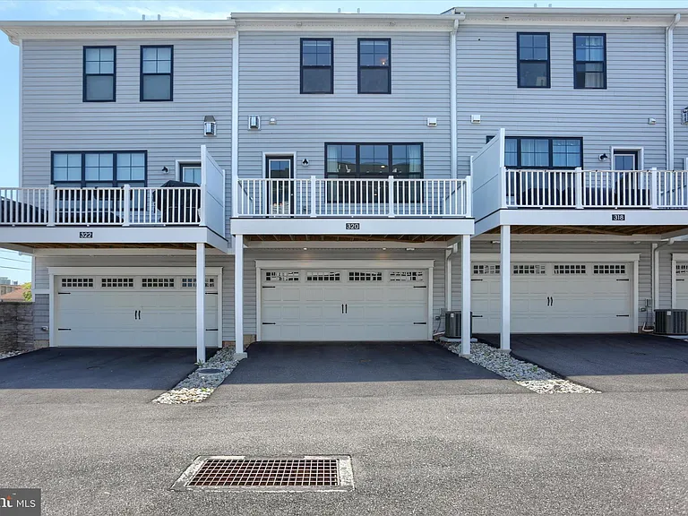 320 Walnut St — Photo 23