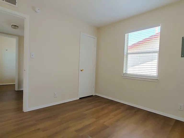 513 Candelaria Rd NW — Photo 6