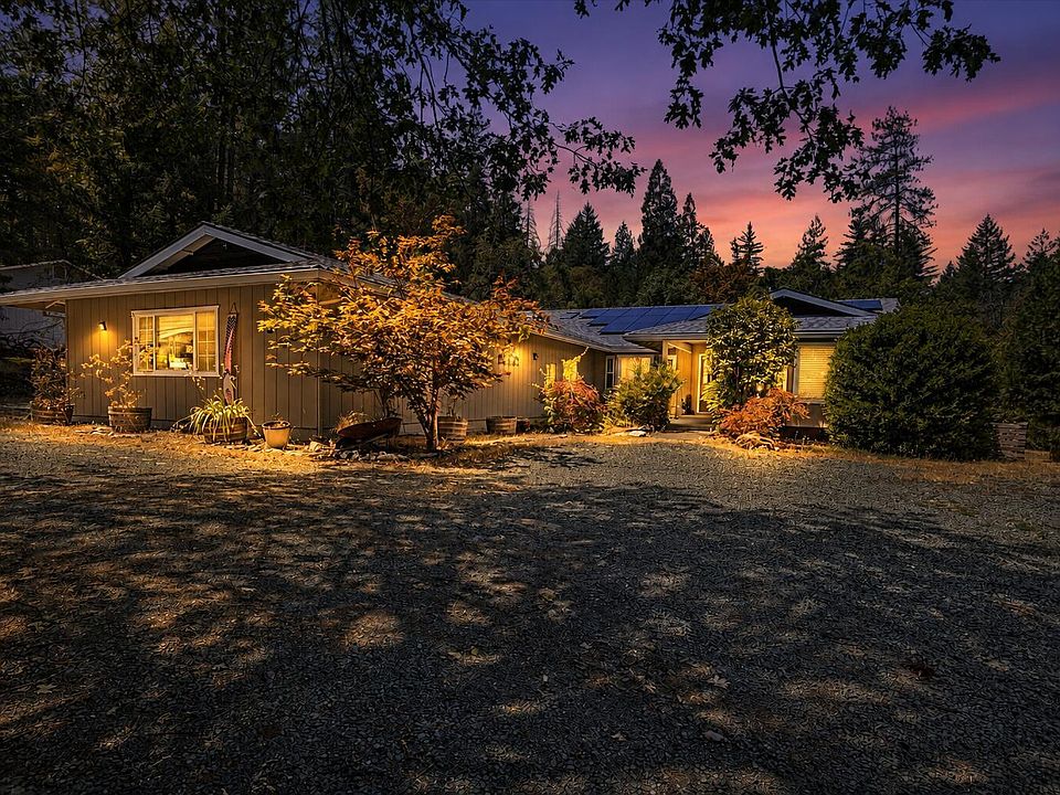 1st image of 287 Surrey Dr