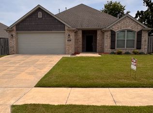 1111 Gardenia St, Centerton, AR 72719