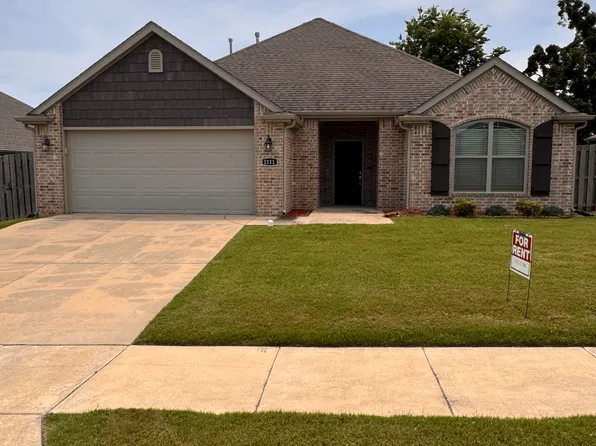 1111 Gardenia St, Centerton, AR 72719