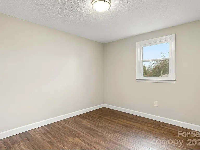 146 Oldcastle Ln — Photo 12