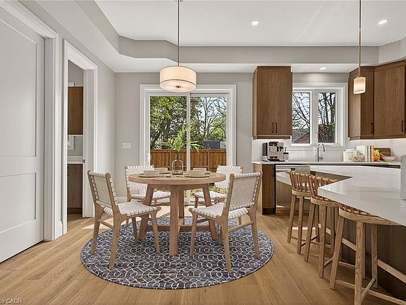 5th image of 279 Hess St S