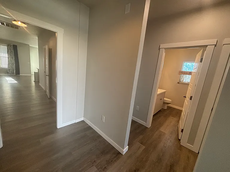 4858 N Elmstone Ave — Photo 8