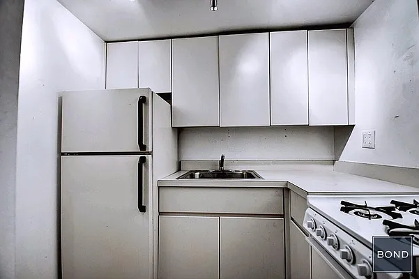 Rented by Bond New York | media 20