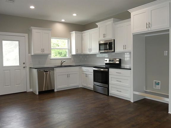 5th image of 3312 Henderson St