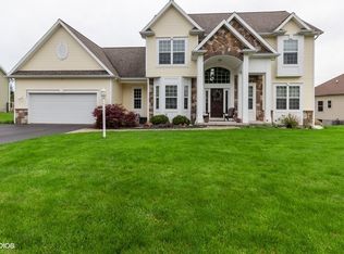 231 Woodsview Dr, Webster, NY 14580