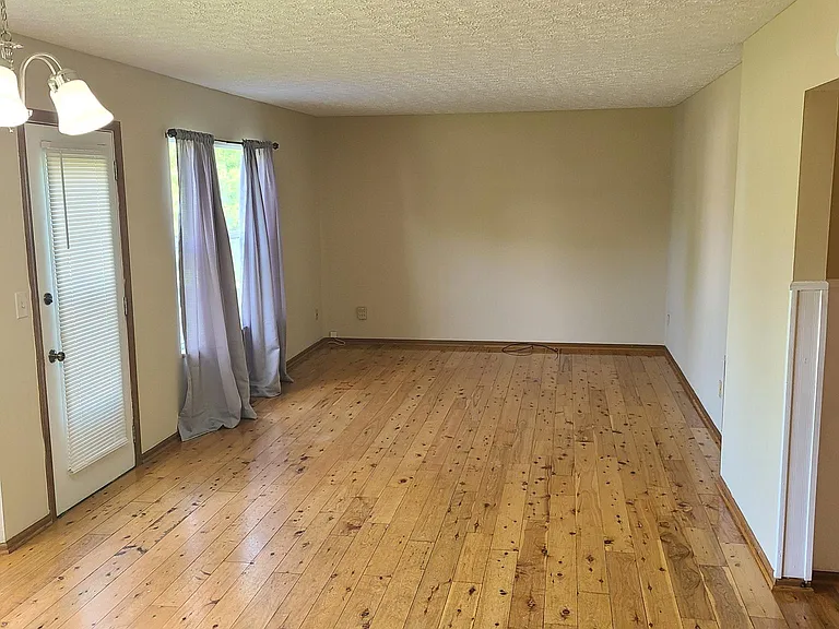 3542 Patcon Way — Photo 8