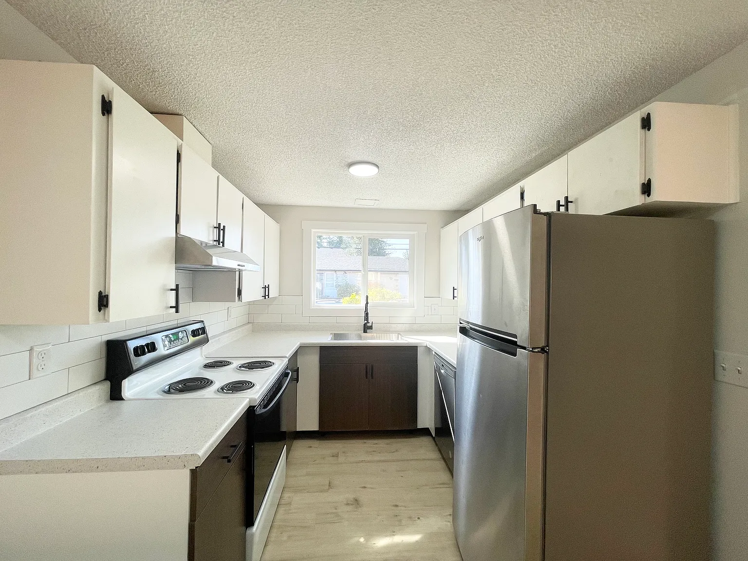 2 bed, 890 sqft, $1,850 — Photo 2