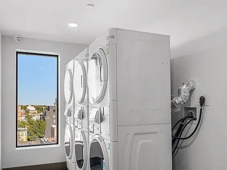 1084 Rogers Ave #3 — Photo 11