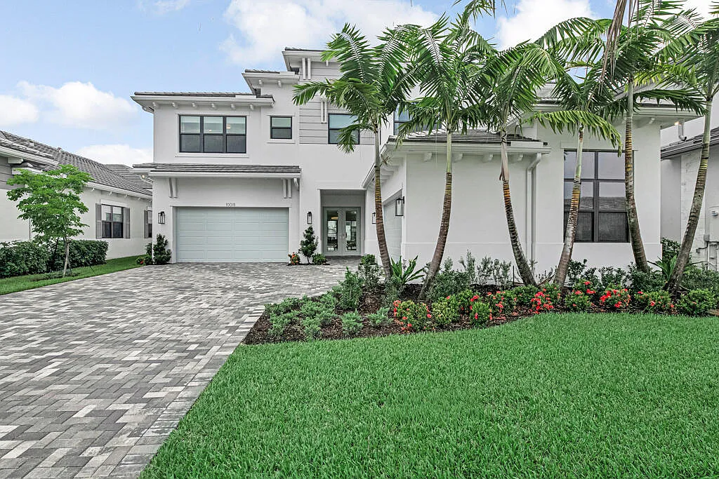 5 bed, 7.0 bath, 6591 sqft, $10,500 — Photo 2