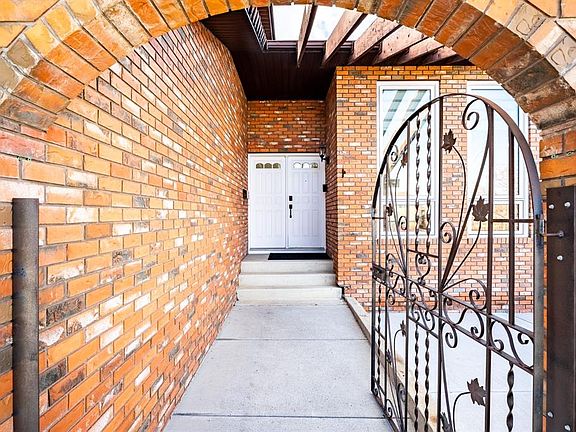 5th image of 76 S Beaconsfield Way NW
