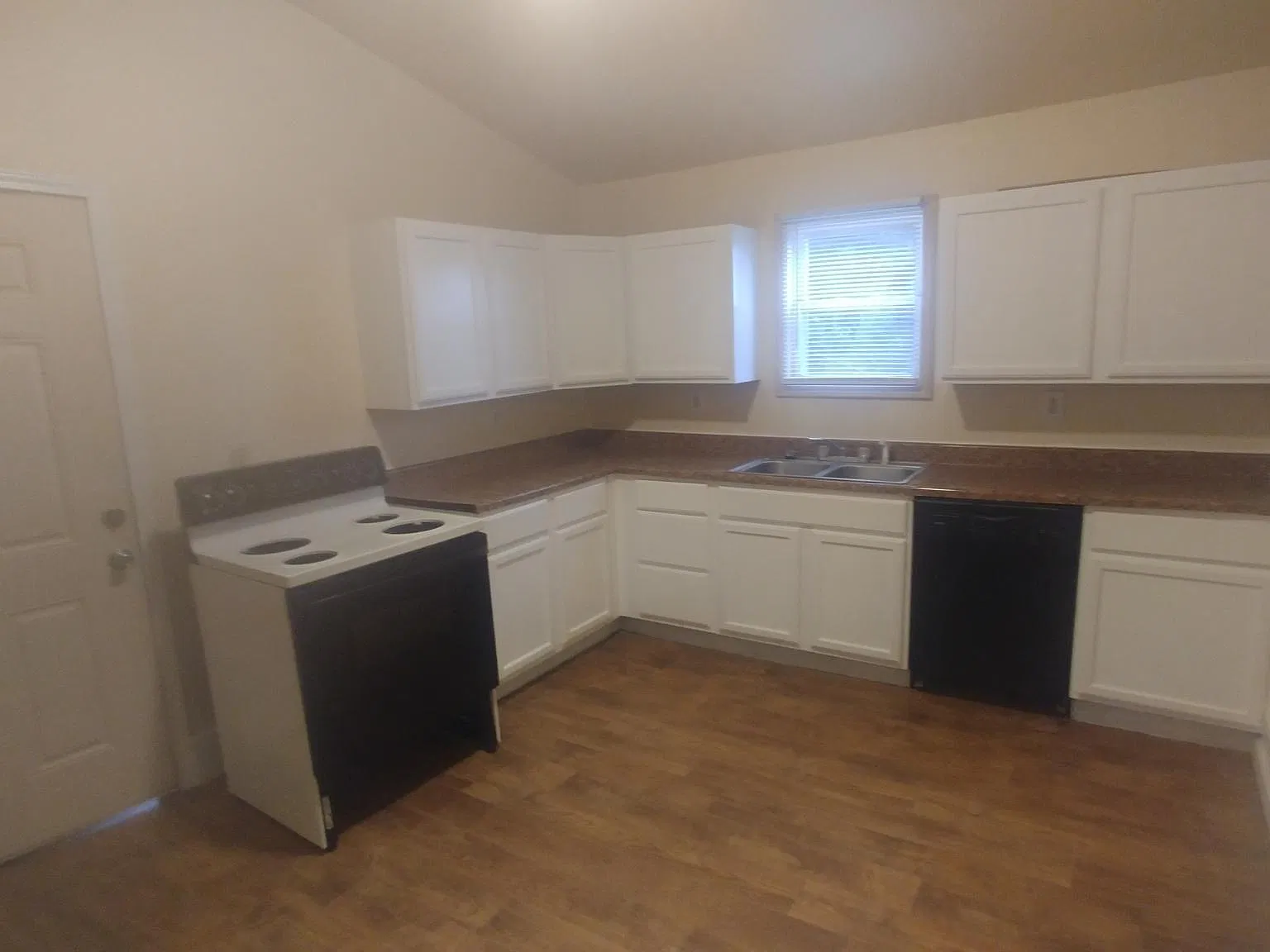 5 bed, 1785 sqft, $1,250 — Photo 3
