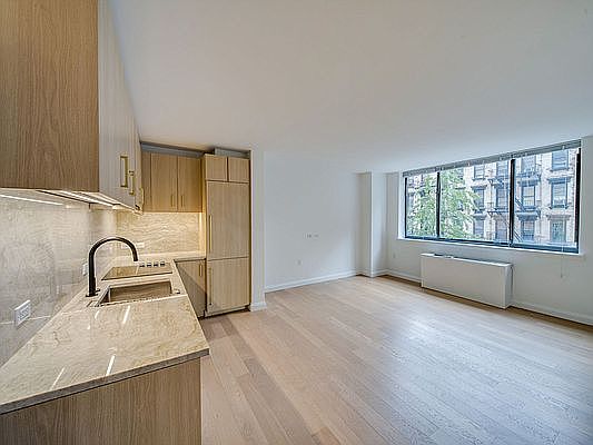 1st image of 250 W 19th St APT 6N