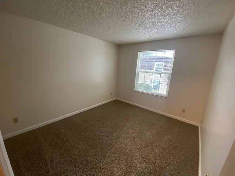4954 Liberty Rd S — Photo 10