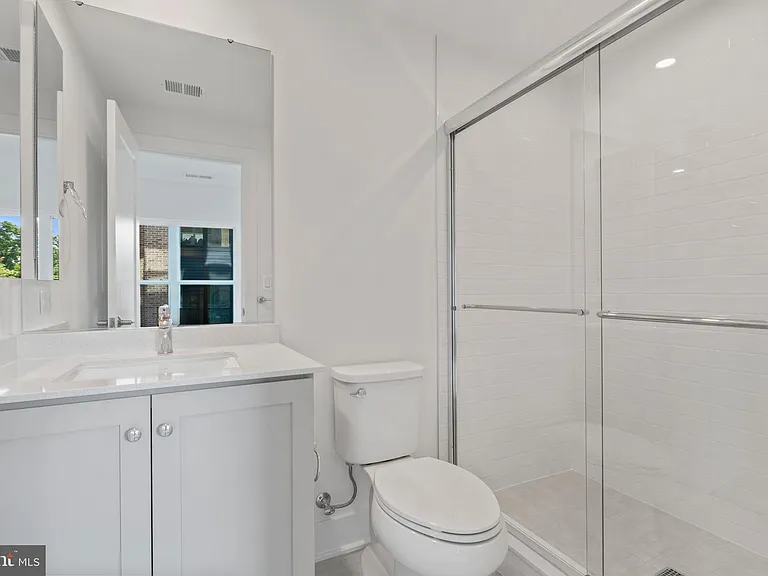 2038 Tysons Ridgeline Rd — Photo 24