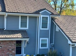 222 NE Bayview Dr, Lees Summit, MO 64064