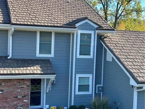 222 NE Bayview Dr, Lees Summit, MO 64064