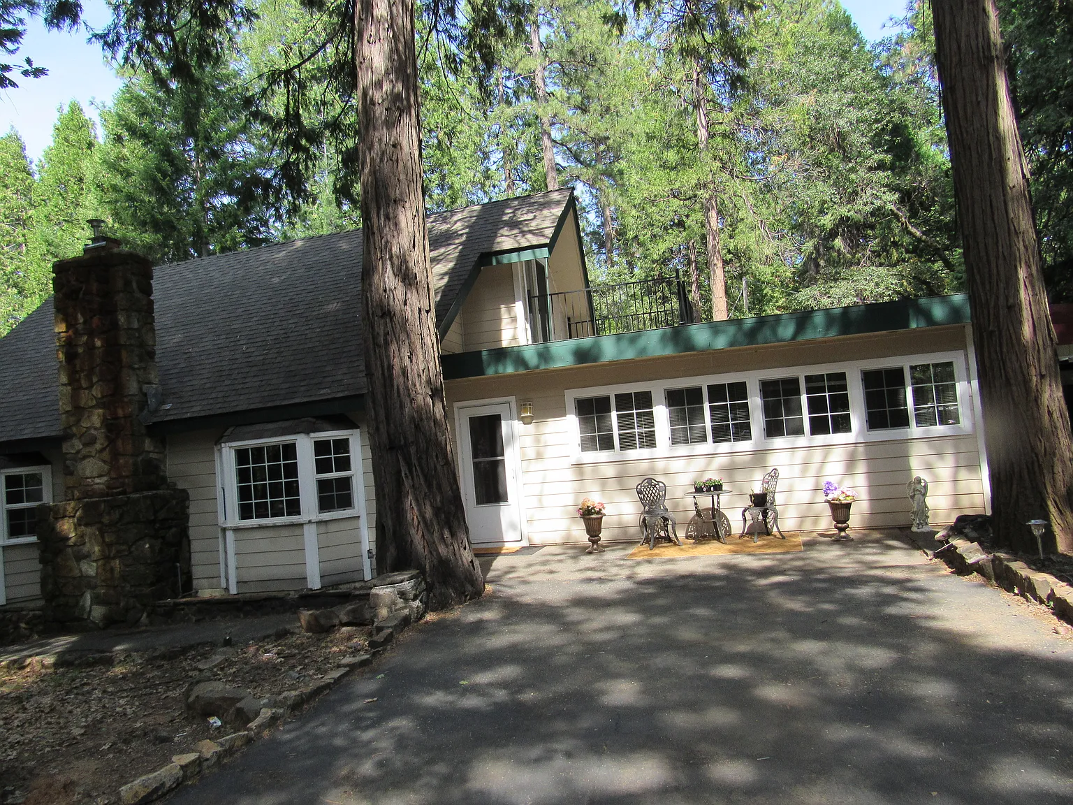 5150 Valley View Dr — Photo 1