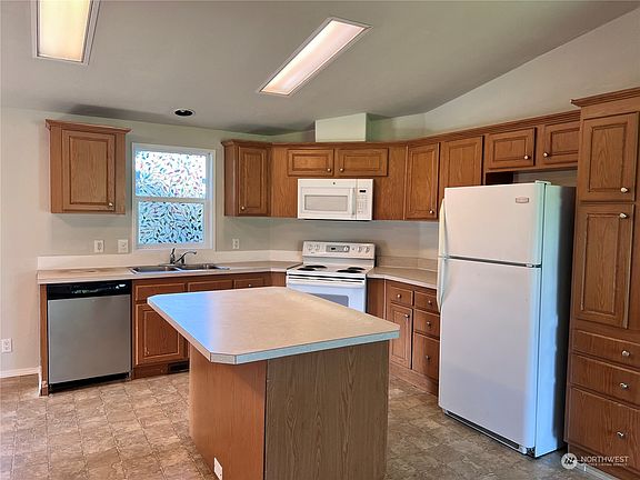 3rd image of 2241 113th Avenue SE
