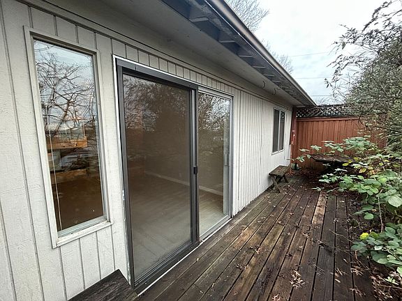 4th image of 10244 NE 68th Pl N