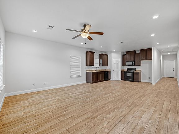 4th image of 3410 Eutopia St